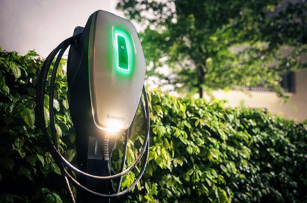 Borne de recharge murale pour véhicule électrique